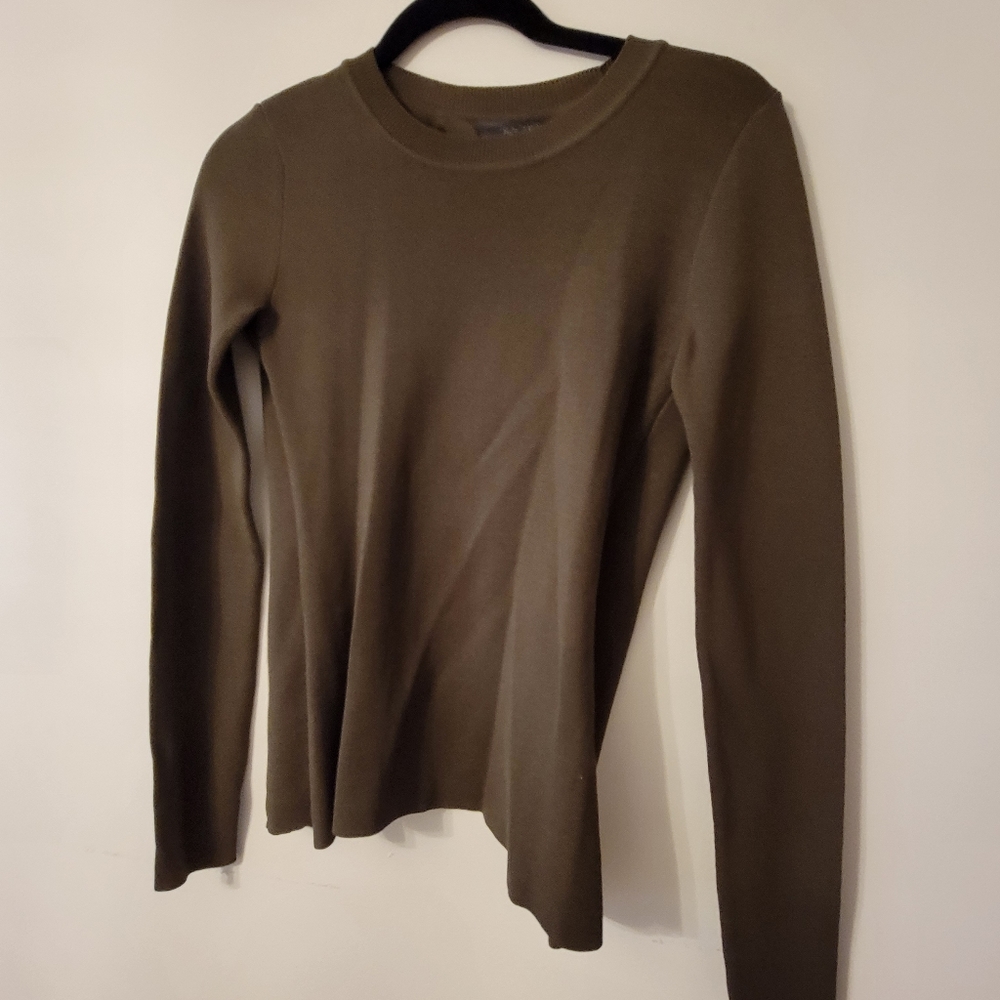 Rachel Roy size xs long sleeve top with cut out back